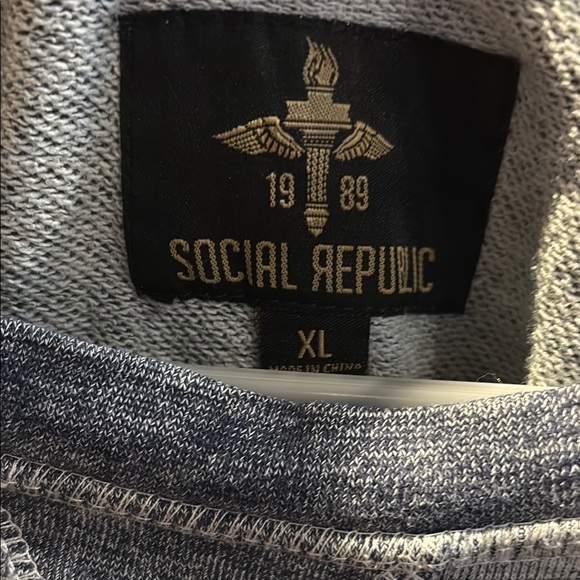 Social Republic Mens XL (Fits Like L) Gray Crew neck Sweatshirt - Picture 2 of 6
